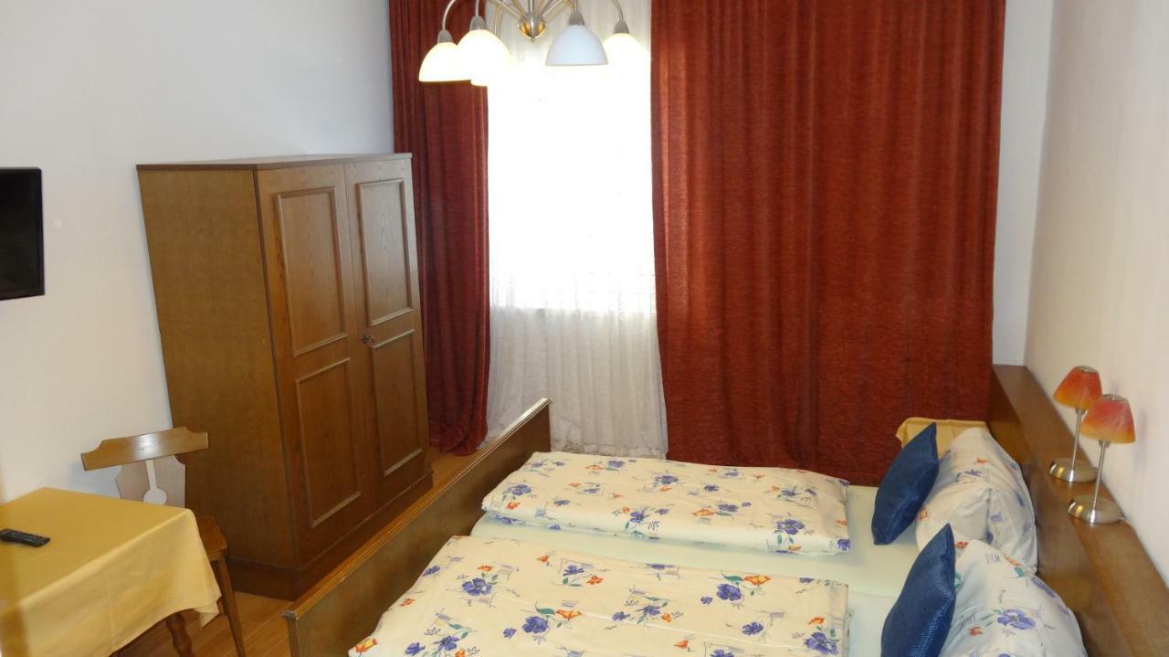 Gasthof Post Otel Kremsbrucke Oda fotoğraf